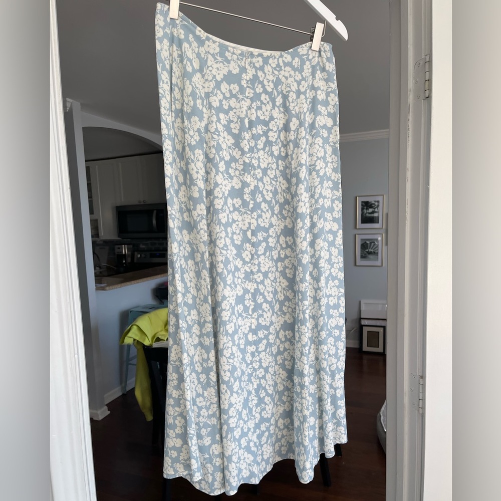 Reformation blue and white floral skirt with slit size 8